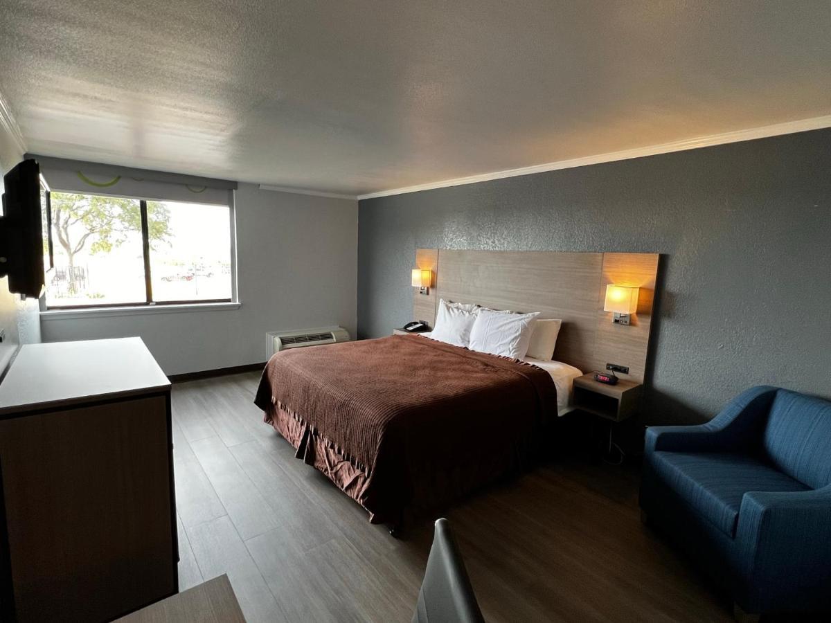 Super 8 By Wyndham Fort Worth Entertainment District Exterior foto