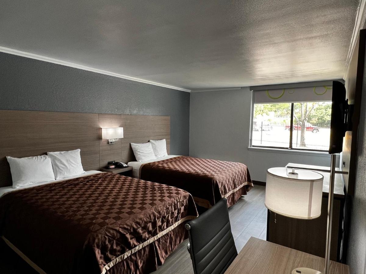 Super 8 By Wyndham Fort Worth Entertainment District Exterior foto